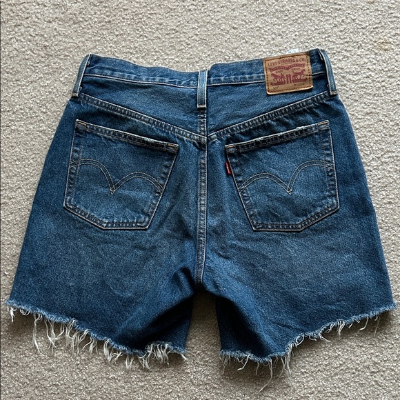 Levi's Women's Classic Blue Jean Shorts, size 28 - Picture 10 of 10